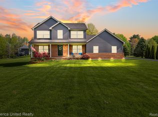 2558 Clivedon Rd, Howell, MI 48843