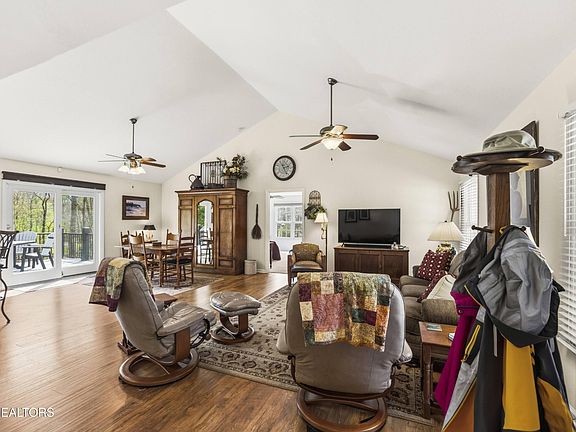 5th image of 114 Windsor Rd Lot 5