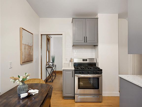 4th image of 2833 Arthur St NE