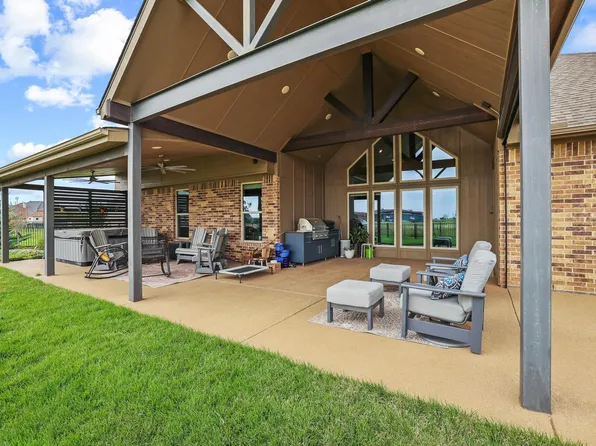 1605 Covered Bridge Ct, Gunter, TX 75058