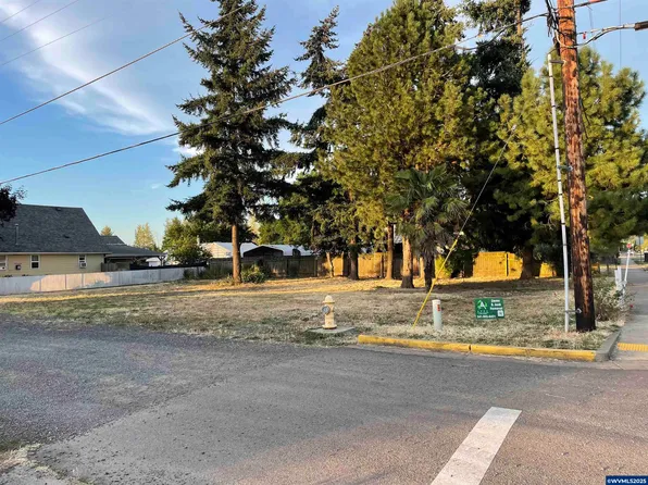 2187 Mill St, Lebanon, OR 97355