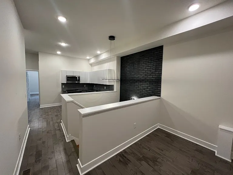 Brand New Luxury Apartments — Photo 23