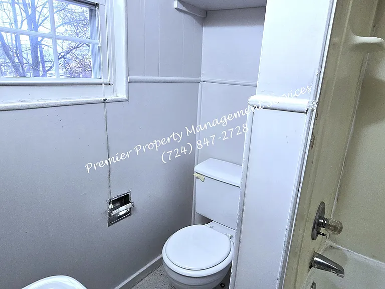 404 Center Ave — Photo 18