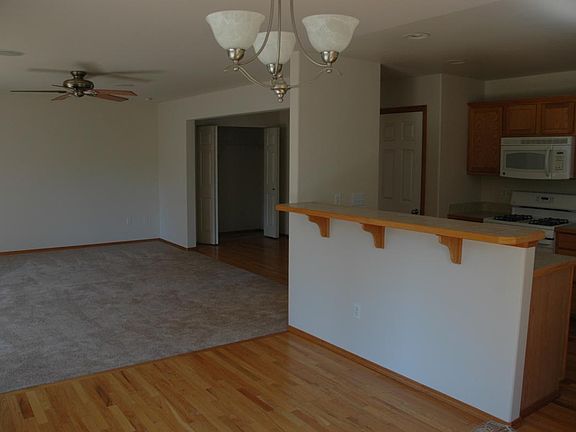 5th image of 210 119th Dr SE