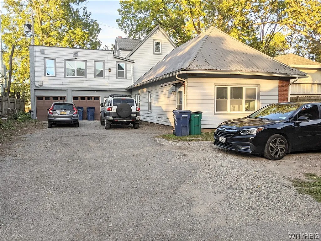 1 bed, 1.0 bath, 900 sqft, $1,100 — Photo 1