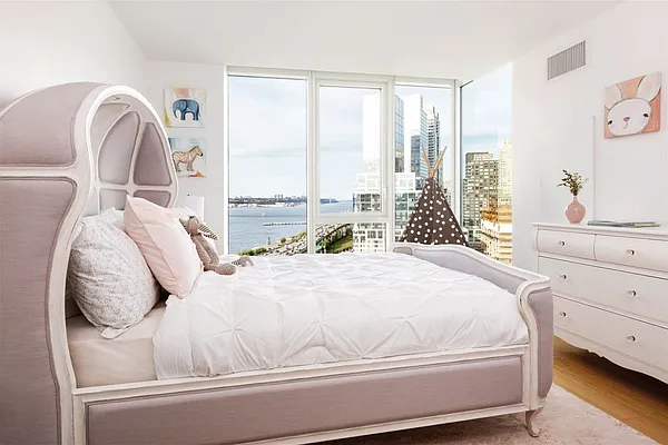 Rented by The Durst Organization | media 5