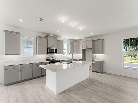 5th image of 11000 SW Pioneer Parkway