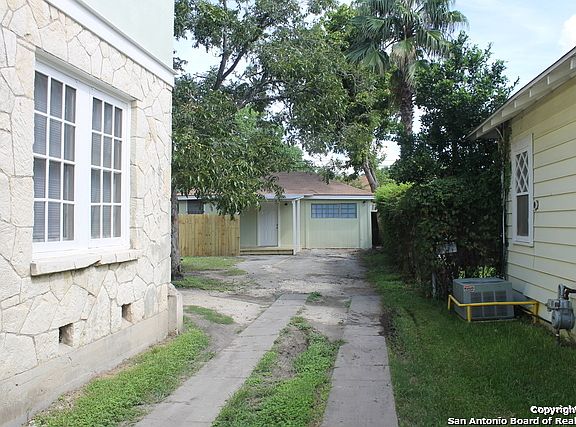 2nd image of 2053 W Gramercy Pl