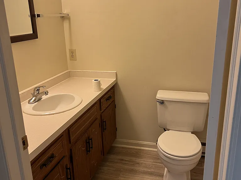 14860-14876 Sherwood Dr - 14864 — Photo 12