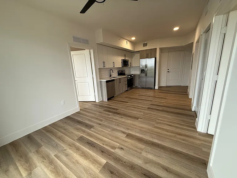 Bay Pointe Apartments — Photo 15