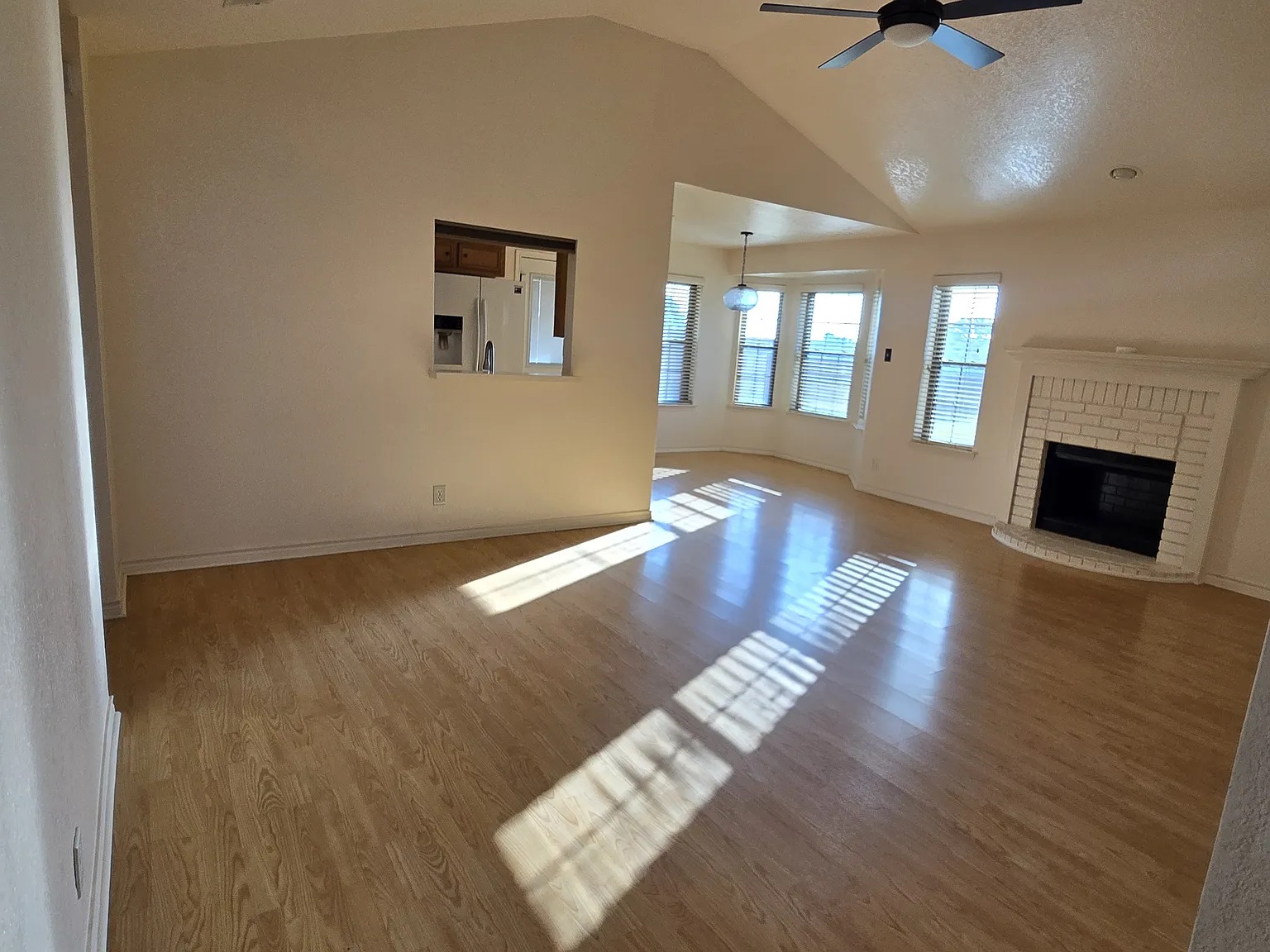 3 bed, 1600 sqft, $1,700 — Photo 3