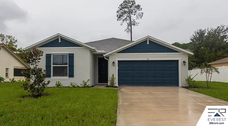 3 bed, 2.0 bath, 2110 sqft, $2,200 — Photo 2