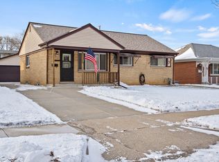 4059 S Troy Ave, Saint Francis, WI 53235