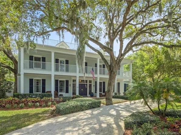 9 Pineapple Ln, Sewalls Pt, FL 34996