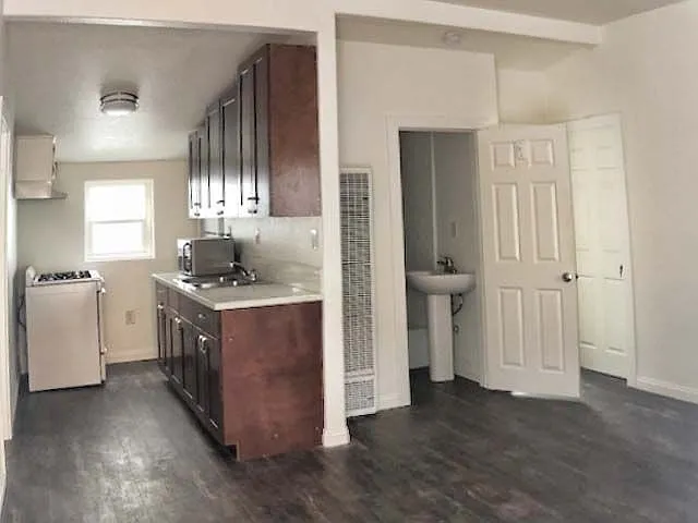 1827 Gardenia Ave #A-3 — Photo 2