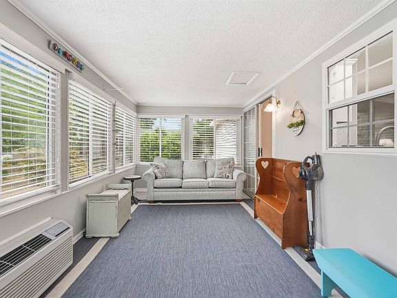5th image of 2892 Palm Rd.