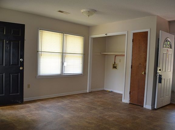 5th image of 45 Southbrook Dr