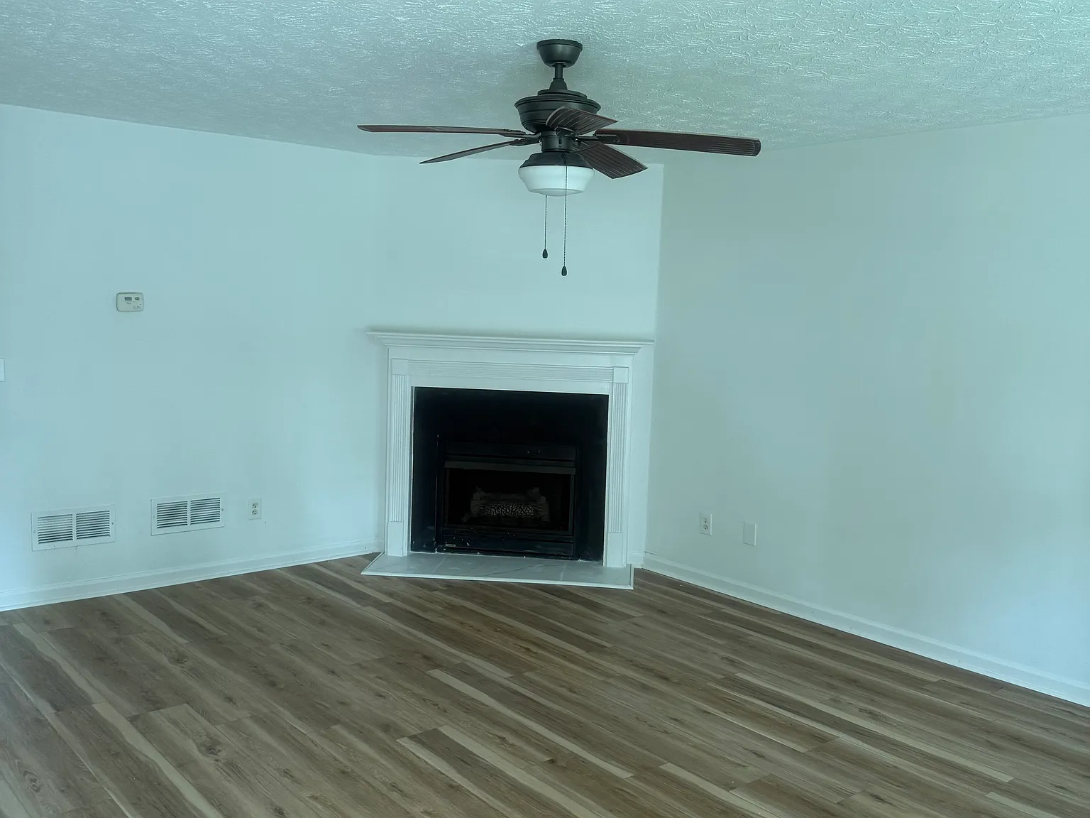 3 bed, 2.5 bath, 1620 sqft, $1,895 — Photo 2