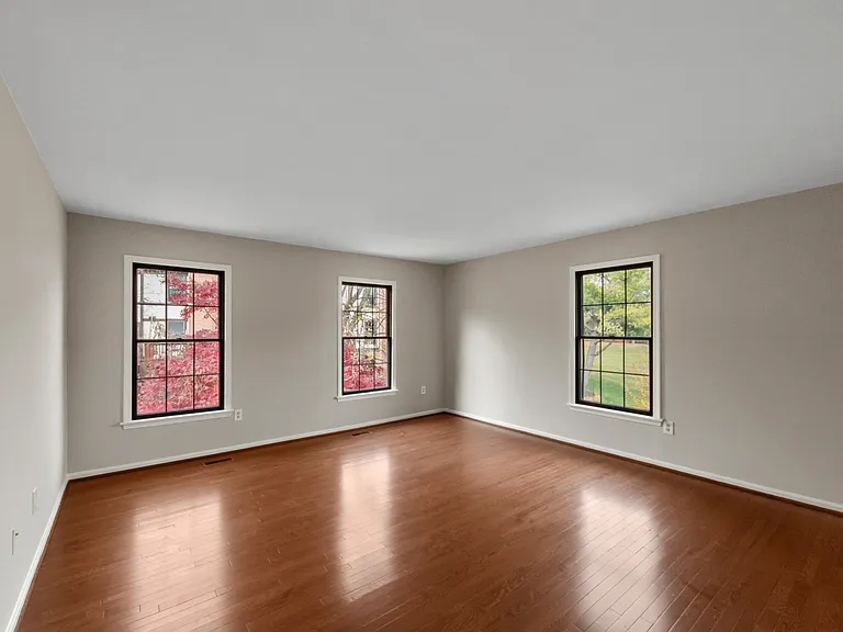 20 Rhodes Pl — Photo 12