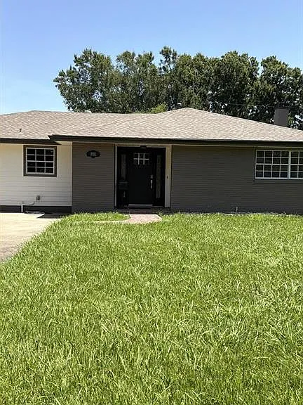 4920 Sue Ave — Photo 1