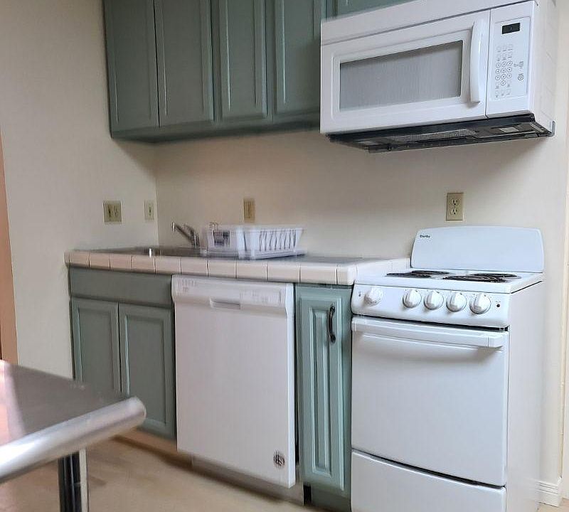 2nd image of 116 E 2nd St