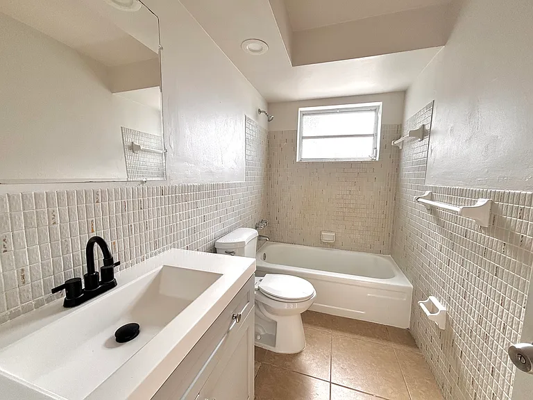 1735 Dewey St #106 — Photo 14