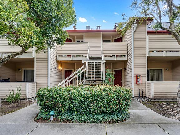 3rd image of 1058 Cedar Gables Dr