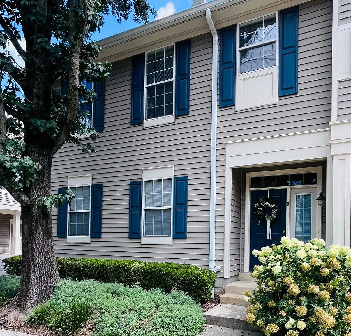 2 bed, 2.0 bath, 1040 sqft, $2,600 — Photo 1
