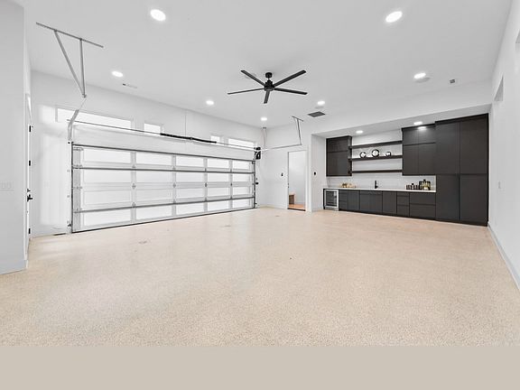4th image of 609 SW 4th St