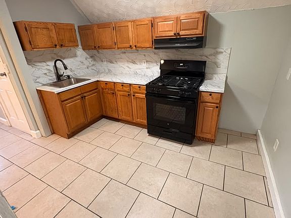 5th image of 591 Elm St APT 2