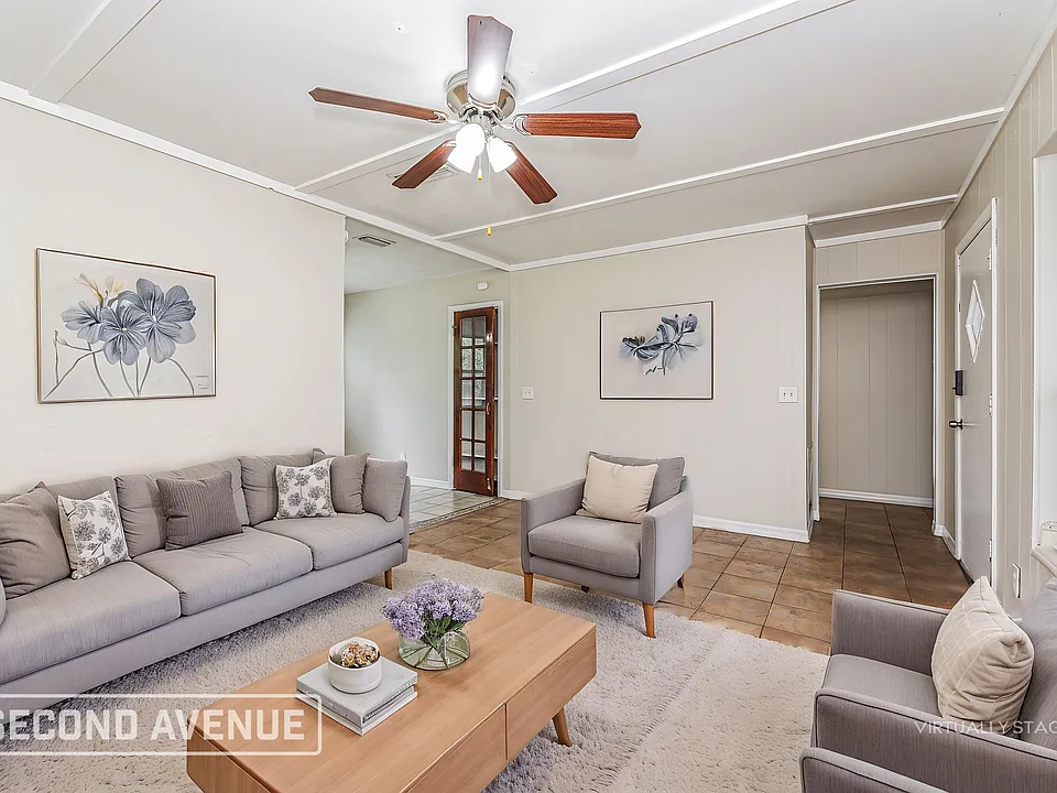 2327 Looking Glass Ln