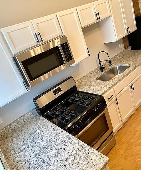 2634 W Thomas St #1R — Photo 3
