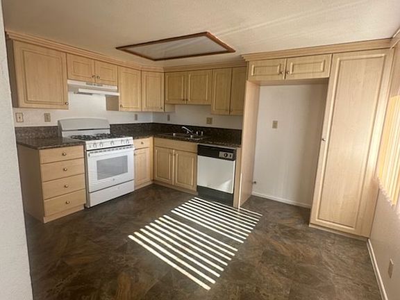 4th image of 14370 La Paz Dr