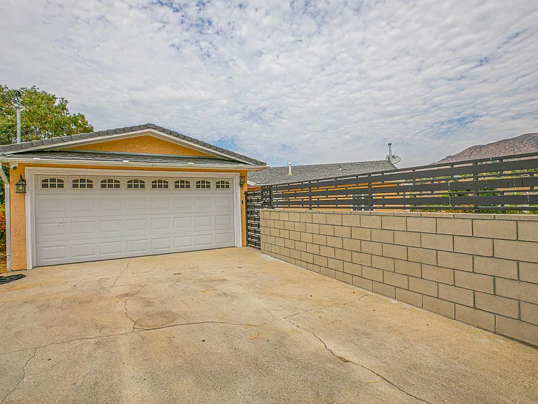11029 Eldora Ave — Photo 4