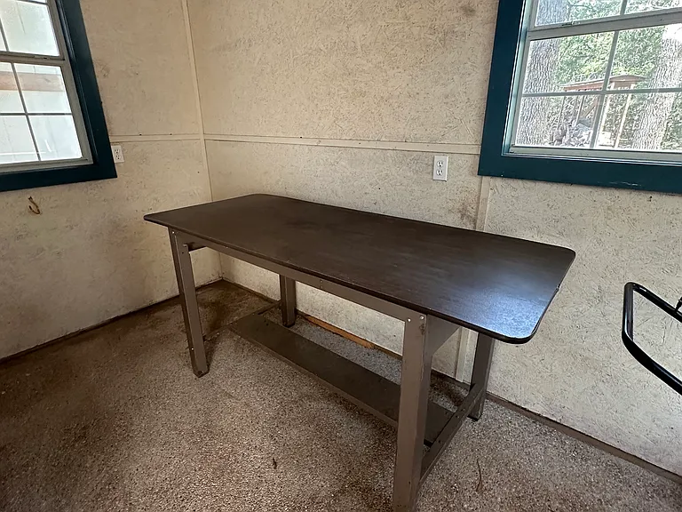 Detached Bonus room, work/hobby room