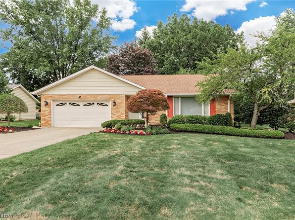 596 Jefferson Dr, Highland Heights, OH 44143