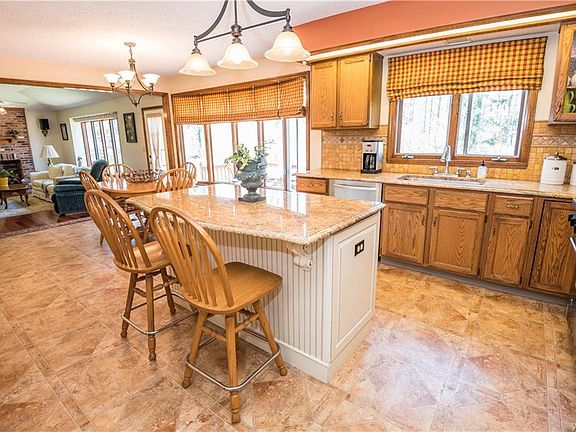 5th image of 164 Squire Dr