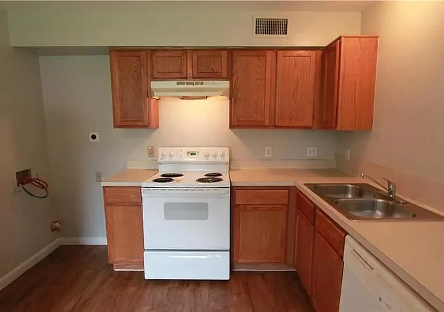 7206 Twin Crest — Photo 2
