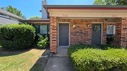 906 Meadow Cir N Photo 1