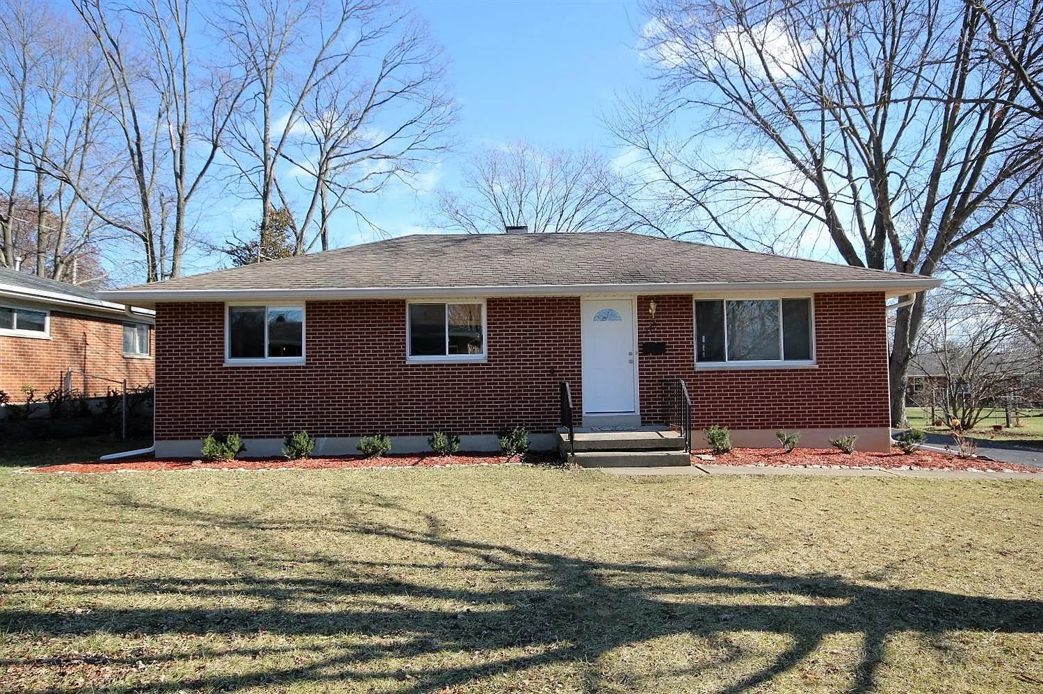 458 Glenview Dr photo 1