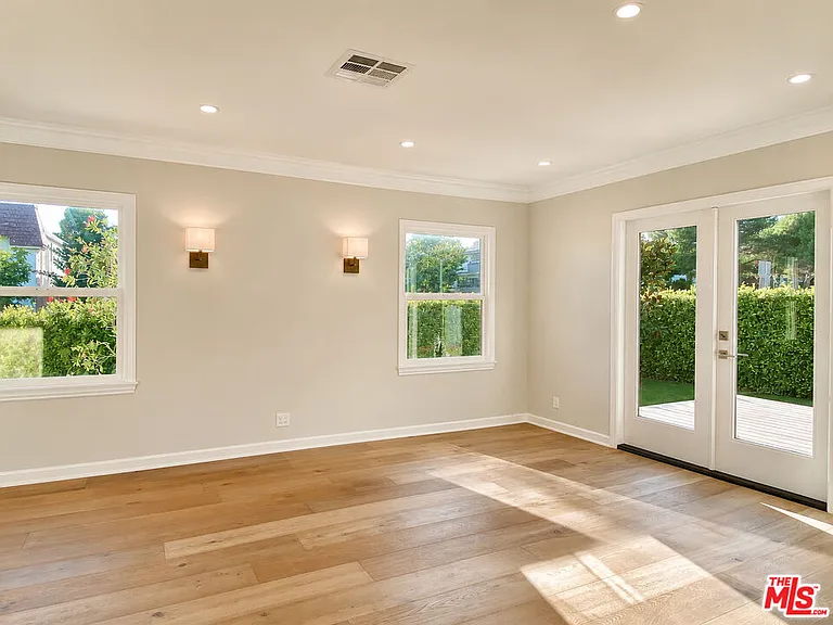 1704 Washington Ave — Photo 9