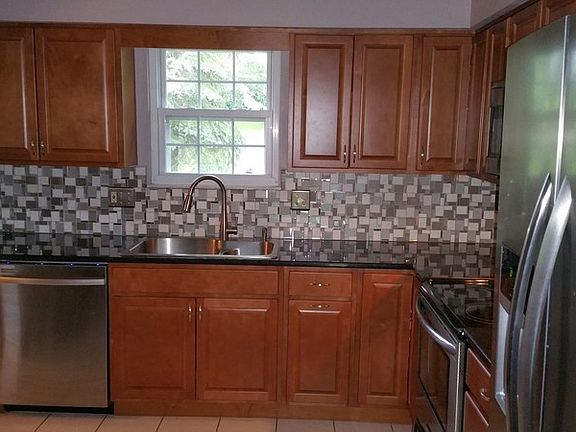 3rd image of 7042 Forest View Dr