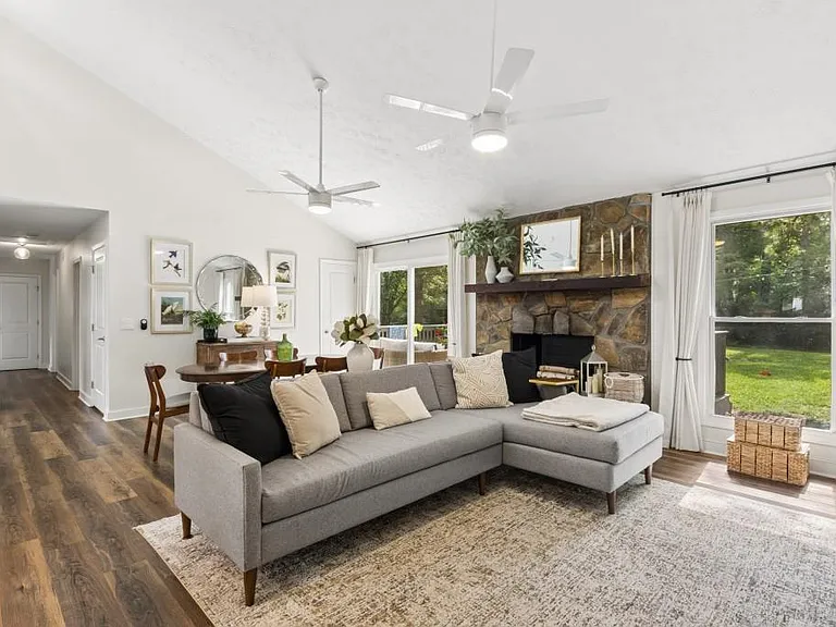 2506 Kingsley Dr NE — Photo 12