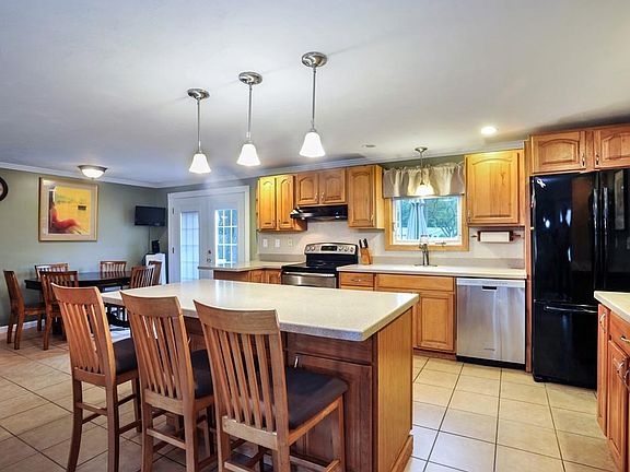 4th image of 81 Abington Ave