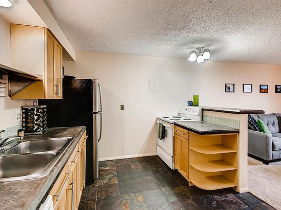 5th image of 1008 N Corona St APT 404
