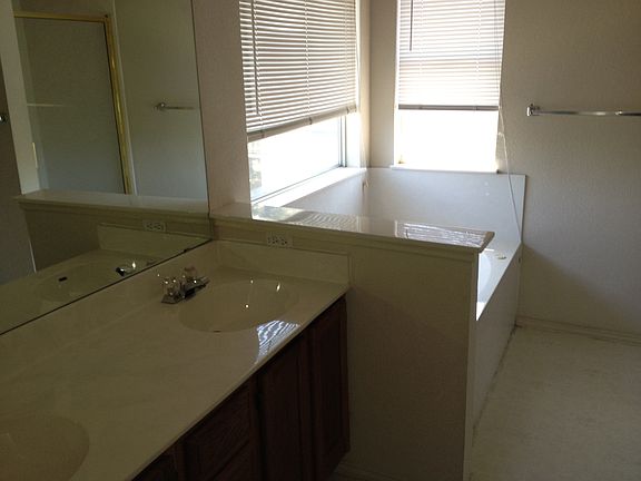 4th image of 1311 Tetbury Ln