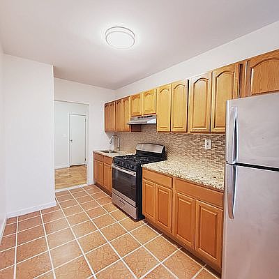 2nd image of 1404 Noble Ave APT 6J