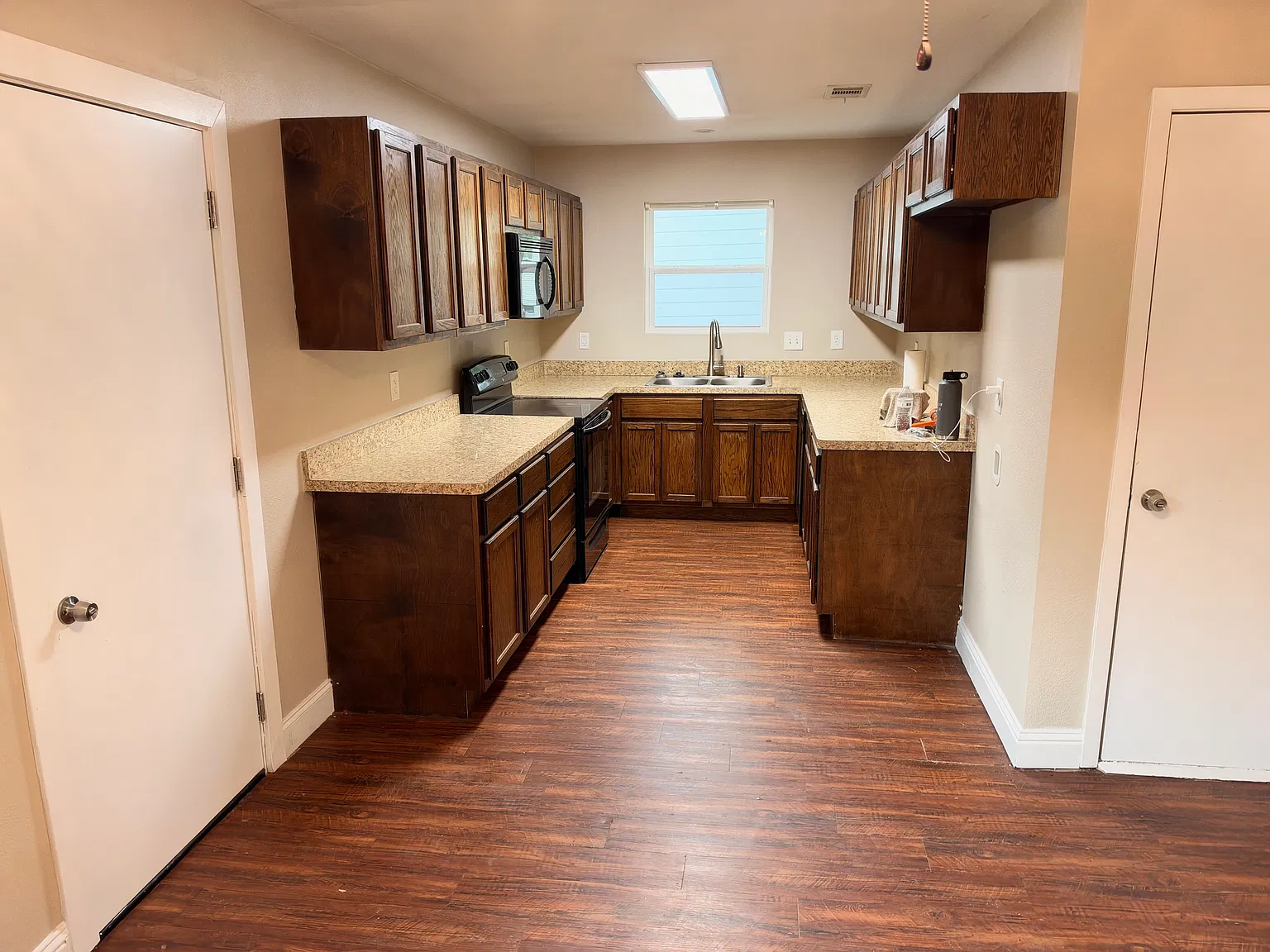 3 bed, 1100 sqft, $2,000 — Photo 4