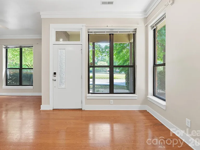 3435 Spencer St — Photo 5