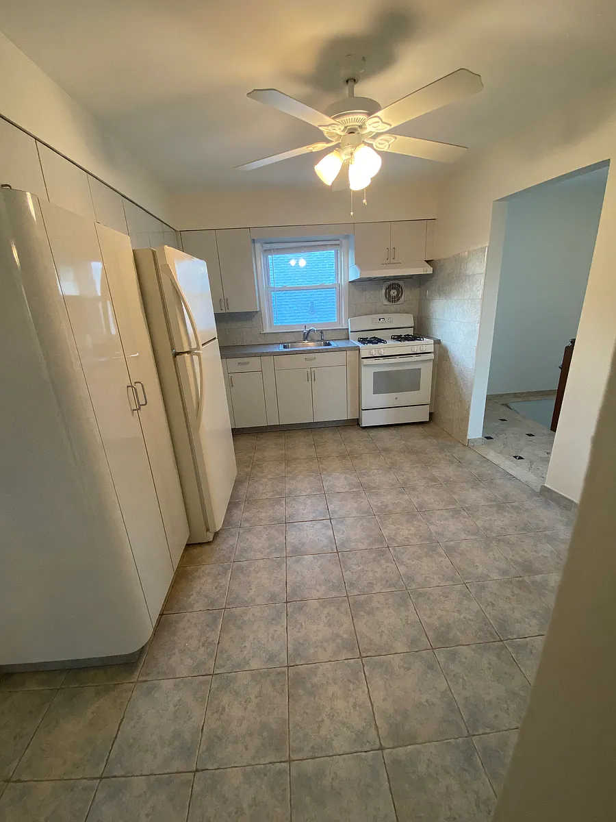 Building Photo - 45-32 189th St #2